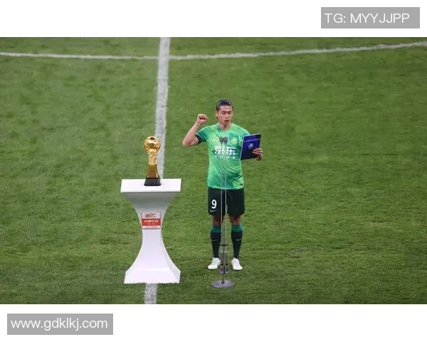 皇马迎战梅西亚期待强强对话球迷热情高涨助力球队争胜